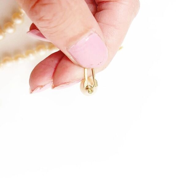 Vintage Faux Pearl Signed Marked Pat. P With Fish Hook & Box Clasp Gold Tone 25” - Picture 3 of 5